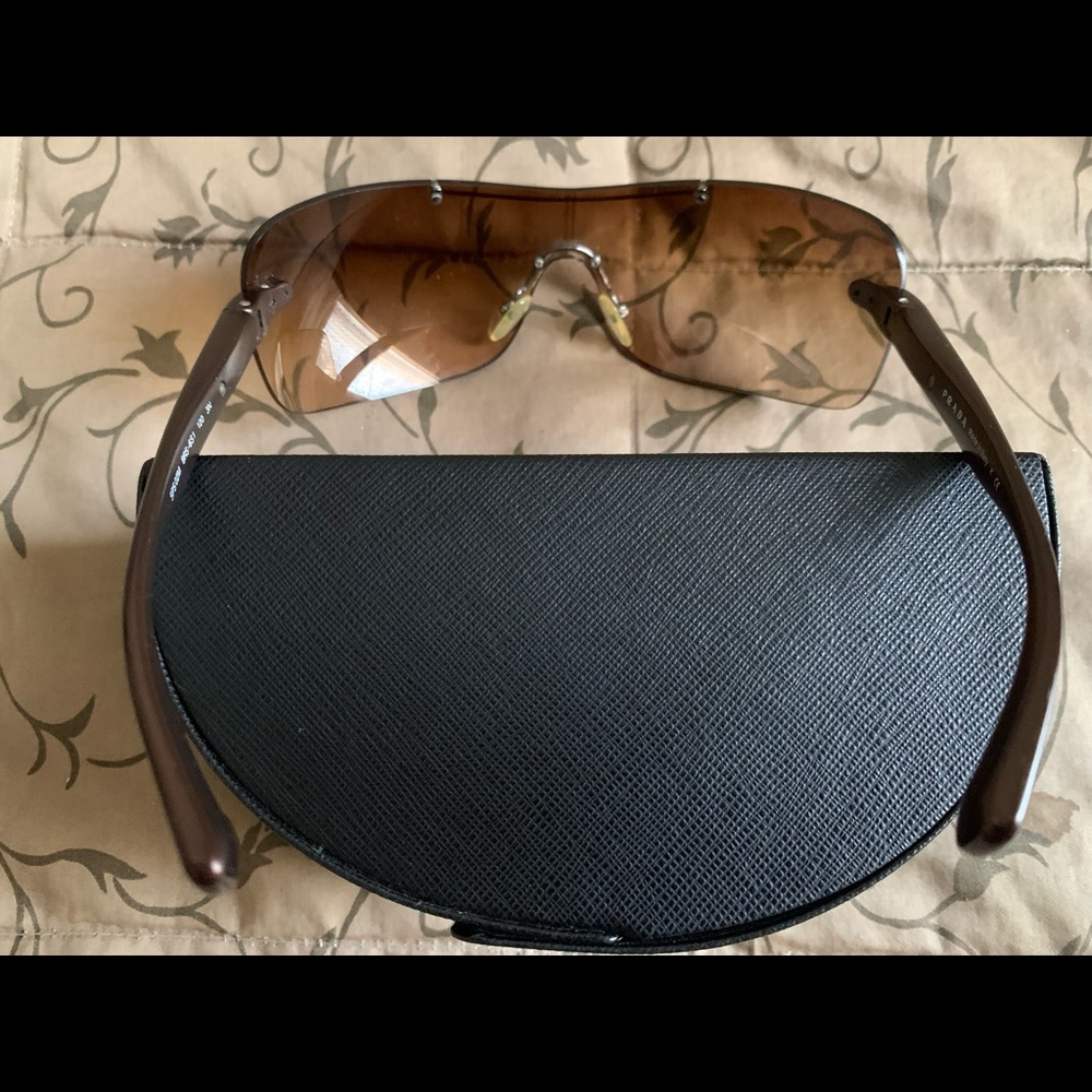 Prada sunglasses with original case - Picture 5 of 5
